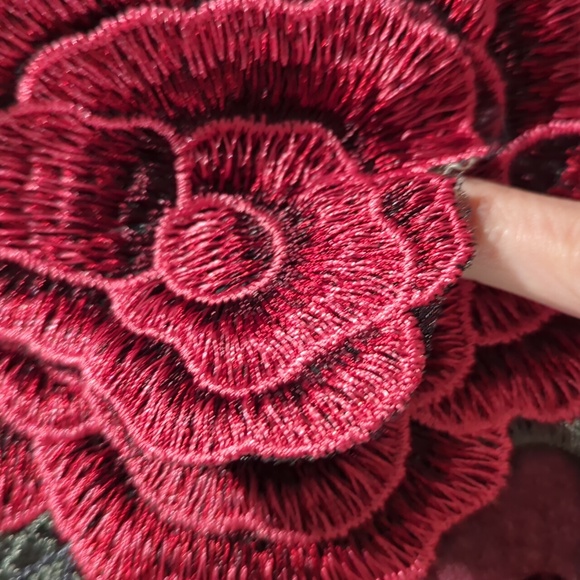 Local Lab Women's T- Shirt XL 3D Rose Embroidered Factory Distressed Holes NWOT - Picture 3 of 12